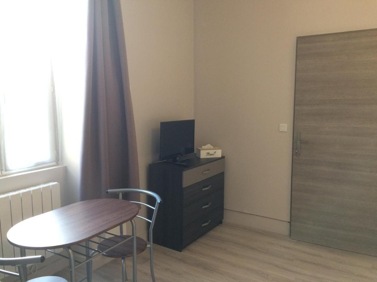 Studio Proche Gare Avec Kitchenette Et Wifi - Porte Rouge Thiviers Eksteriør bilde