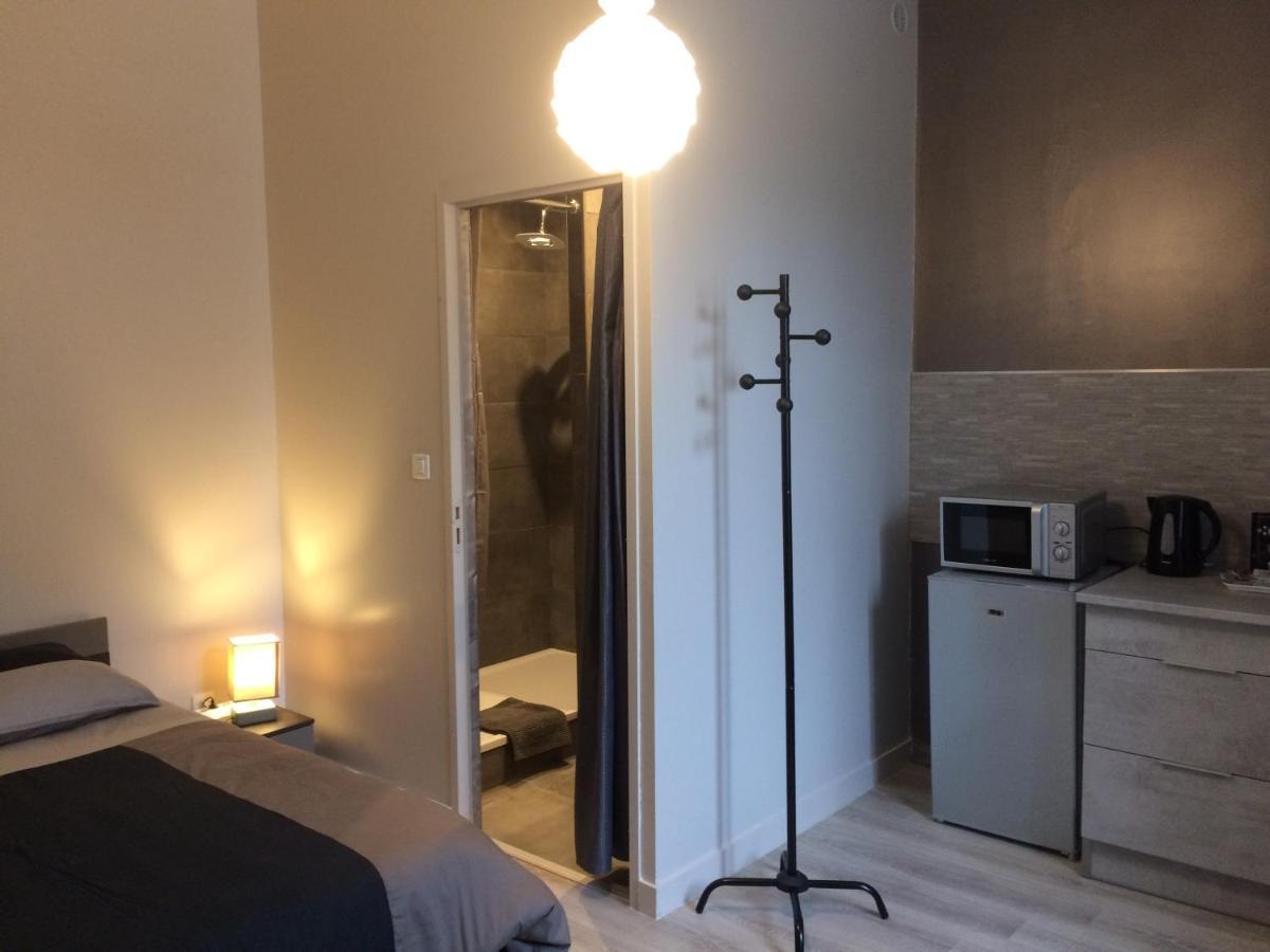 Studio Proche Gare Avec Kitchenette Et Wifi - Porte Rouge Thiviers Eksteriør bilde